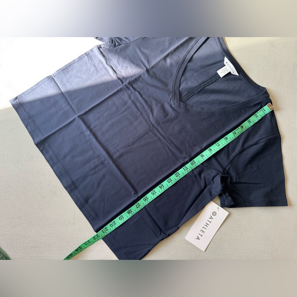 NWT Athleta Essential V-Neck Tee in Navy - Picture 6 of 8